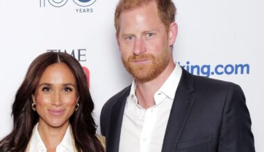 Royal Family LIVE: Prince Harry stuck at 'crossroads' | Royal | News