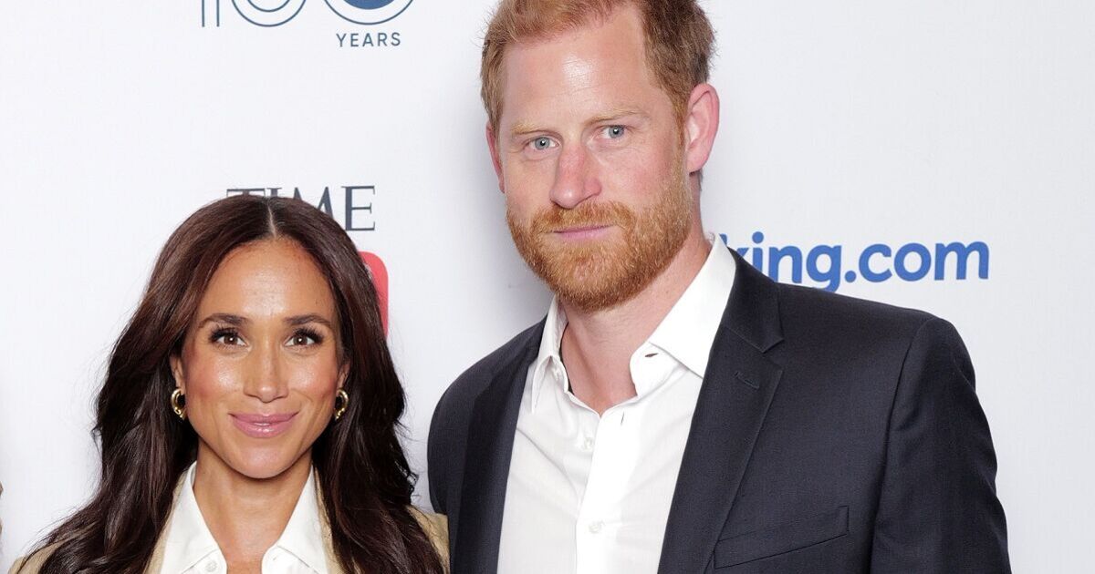 Royal Family LIVE: Prince Harry stuck at 'crossroads' | Royal | News