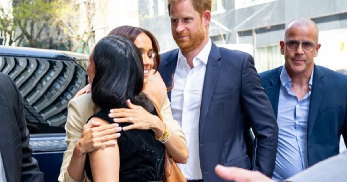 Meghan Markle leaves Prince Harry 'hanging' as she acts like 'star' | Royal | News