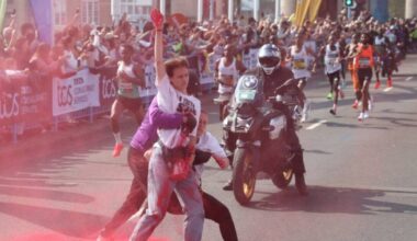 London Marathon crashed by protest as police wrestle paint throwers from Tower Bridge | Other | Sport