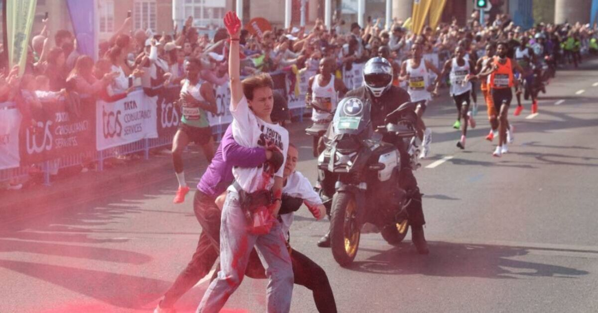 London Marathon crashed by protest as police wrestle paint throwers from Tower Bridge | Other | Sport