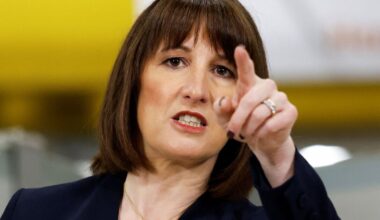 Warning to pensioners born in these years over Rachel Reeves 'retirement tax' | Personal Finance | Finance