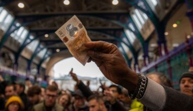 Cashless society warning as disaster awaits for UK towns and cities | Politics | News