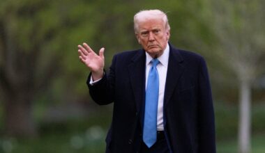 'Screwed': Economic Expert Warns Of Impact Of Trumps Tariffs