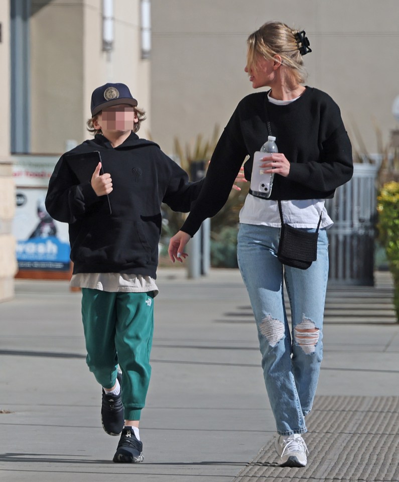 Photo of Louis Tomlinson’s ex, Briana Jungwirth, shopping with their son.