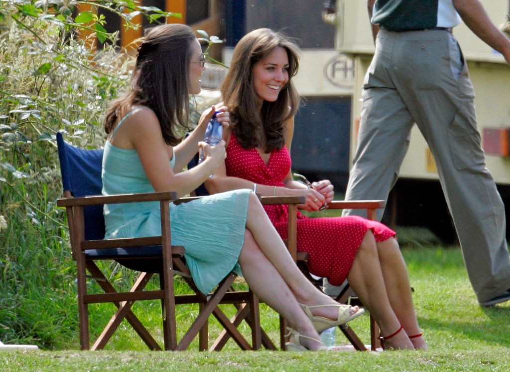 A photo of Kate Middleton sitting with her sister Pippa Middleton in the sun