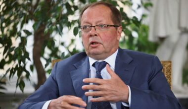 Russian ambassador doesn't deny that Moscow tracks UK submarines