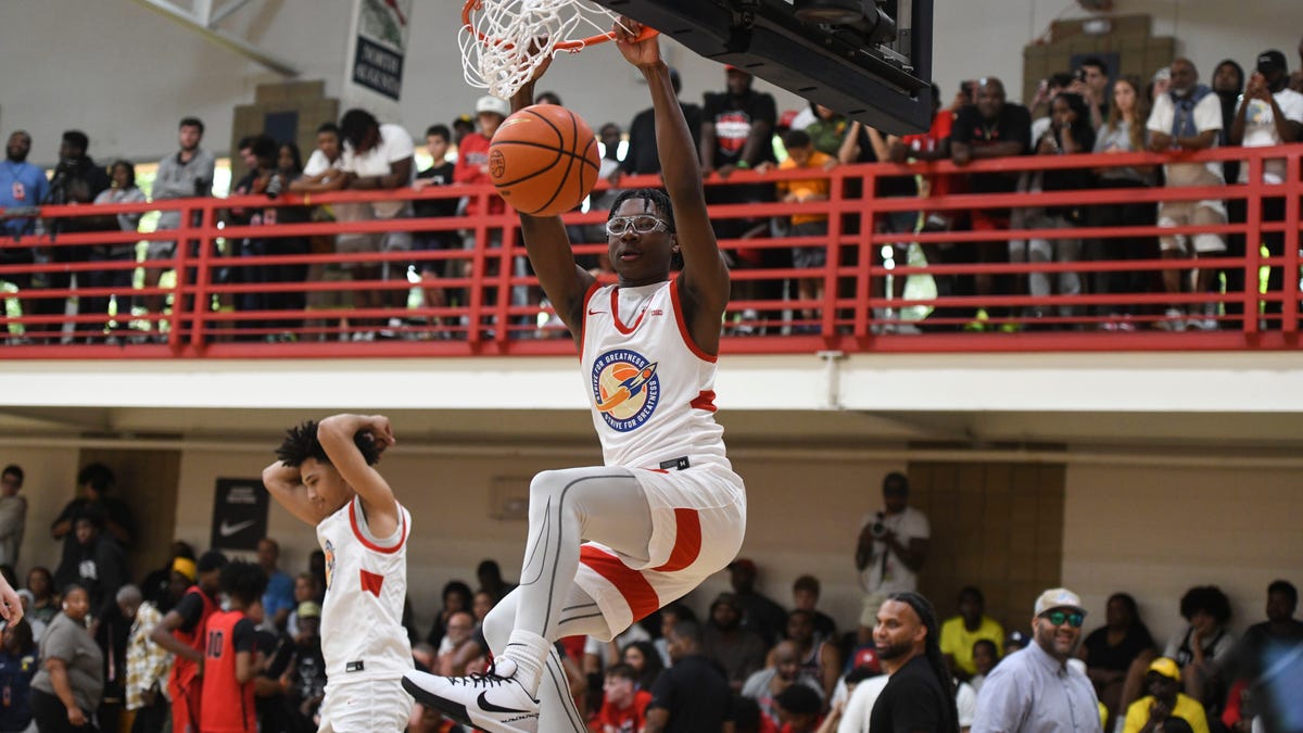 LeBron James' son, Bryce James, signs with Arizona basketball