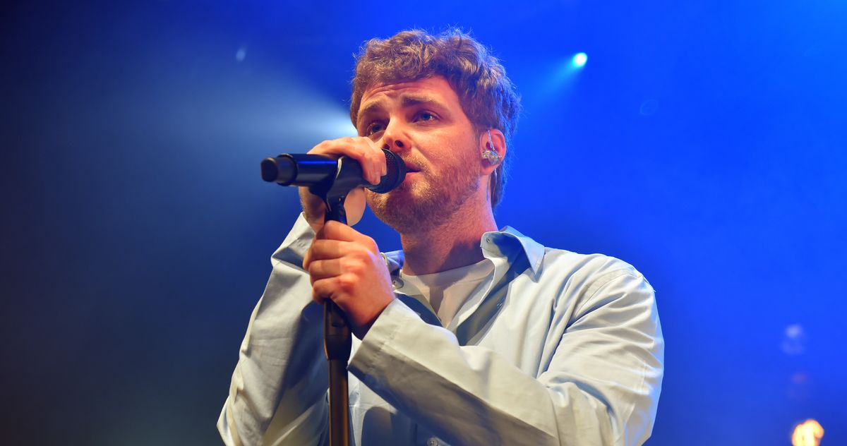 ‘Ordinary’ Caps Alex Warren’s YouTuber-to-Singer Rebrand