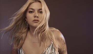 Louane releases the acoustic version of 'Maman'