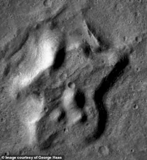 The starburst structure on the surface of Mars