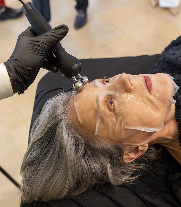 Kate undergoes a treatment at the Aesthetic & Anti-Aging Medicine Congress in Monaco