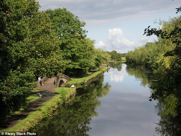 Leeds-Liverpool canal in Haigh Hall Country Park, Wigan