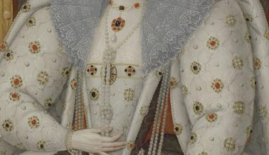 Sir Keir Starmer was last night accused of being in thrall to ¿the wokerati¿ after the full list of the paintings removed from No10 since he moved in was revealed. Portraits of historic figures such as Elizabeth 1, Mary, Queen of Scots, Sir Walter Raleigh and William Shakespeare were among the 69 works of art ¿deinstalled¿ from the Government Art Collection since the election