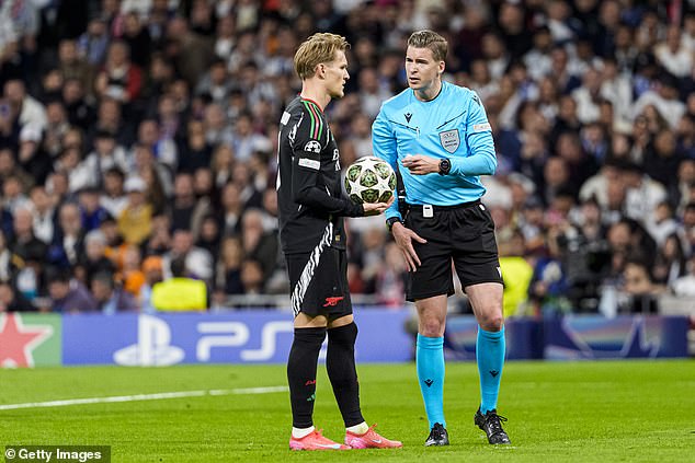Martin Odegaard appeared to be set to take the ball before handing it over to Arsenal's penalty specialist Saka