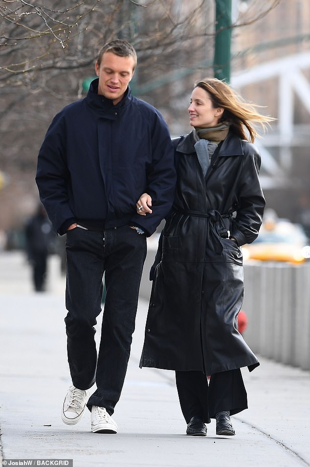 So¿ boyfriend? Brother? Doppelgänger? Whatever the case, Dianna¿s low-key outing certainly stirred up some high drama