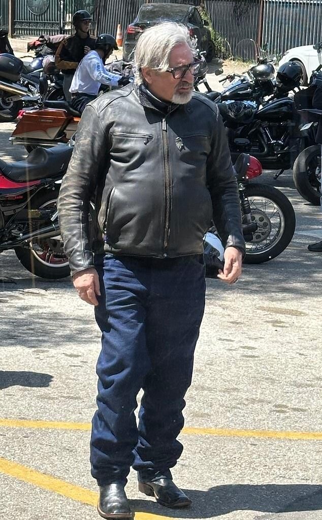 This actor is known for a hit series of comedies in the '80s and a popular 2000s-era TV show. He's also part of a famous family of actors, but he looks unrecognizable now. Can you guess who he is?