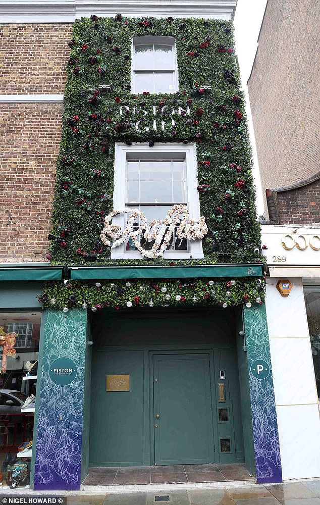 Kate and Pippa were revelling in Raffles night club in Chelsea in 2007