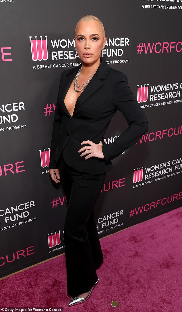 Teddi, who shares three children with estranged husband Edwin Arroyave, looked fantastic in a low-cut, black pantsuit that bared her cleavage