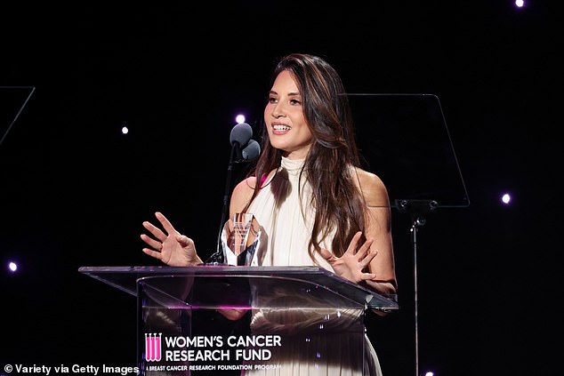 She was seen delivering her acceptance speech after receiving the Courage Award
