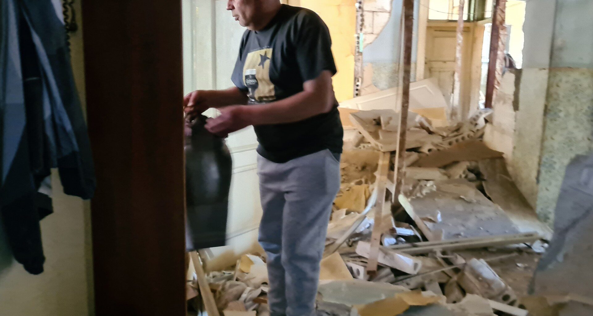 Death, debris and anger about Trump after Russia’s strike on Kyiv | Russia-Ukraine war News