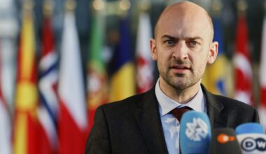France-Algeria Diplomatic Tensions Rise After Expulsion of French Officials and Arrest of Algerian Consular Agent – Firstpost