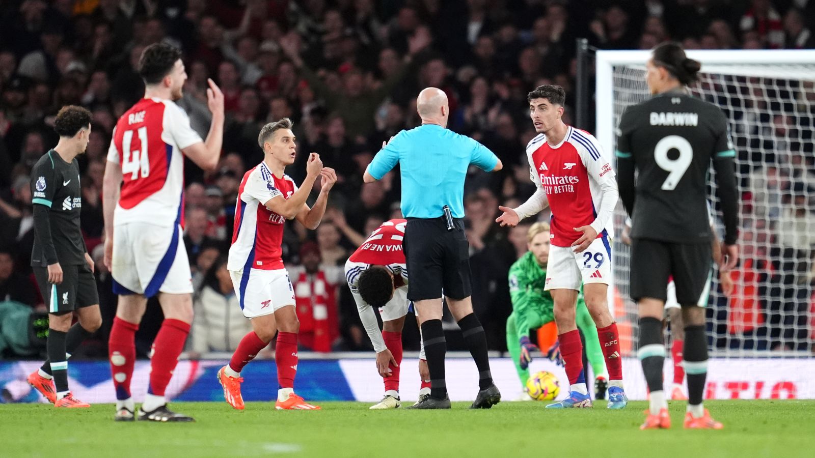 Will Arsenal refuse Liverpool 'guard of honour' despite Fergie 'advice'?