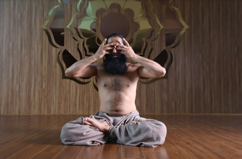 Bhramari Pranayama(Grand Master Akshar)