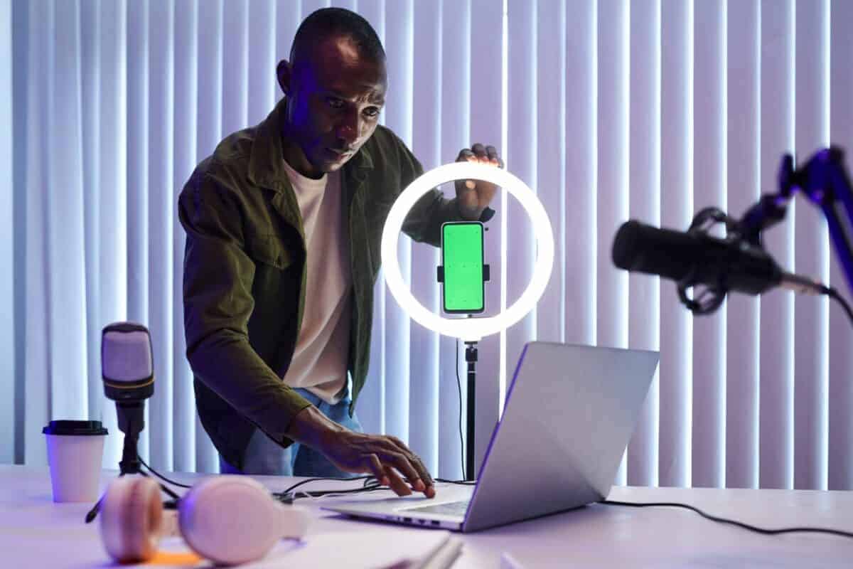 ‘Fin-influencers’ face scrutiny over financial advice