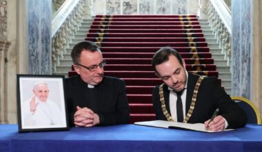 What does Northern Ireland’s reaction to the death of Pope Francis say about attitudes? – The Irish Times