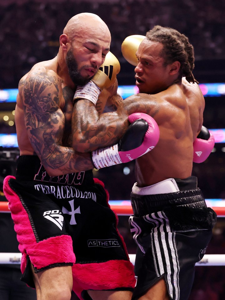 LONDON, ENGLAND - APRIL 26: Anthony Yarde punches Lyndon Arthur during the Light Heavyweight fight between Anthony Yarde and Lyndon Arthur as part of the Fatal Fury - Fight Night at Tottenham Hotspur Stadium on April 26, 2025 in London, England. (Photo by Richard Pelham/Getty Images)