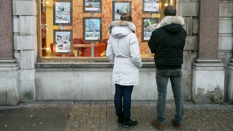 Mortgage approvals to home buyers fall back ahead of stamp duty changes