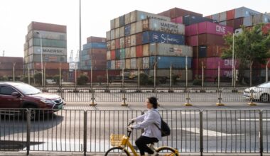 The China trade war will pummel America’s small businesses, Apollo economist says - Fortune