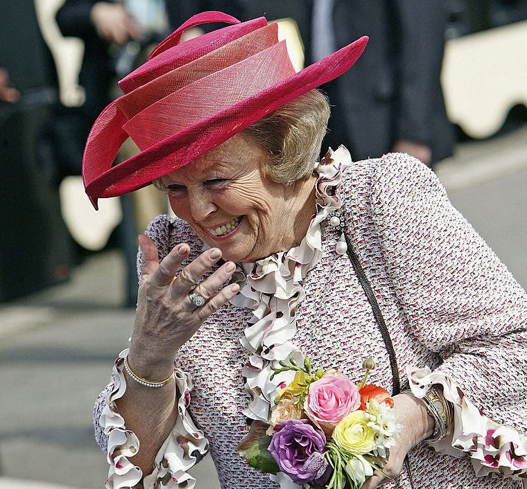 SCHEVENINGEN, NETHERLANDS - APRIL 30:  Dutch Queen Beatrix attends her birthday celebrations on April 30, 2004 in Scheveningen, the Netherlands. Today marked also 25 years of reign of Queen Beatrix (Photo by Michel Porro/Getty Images)