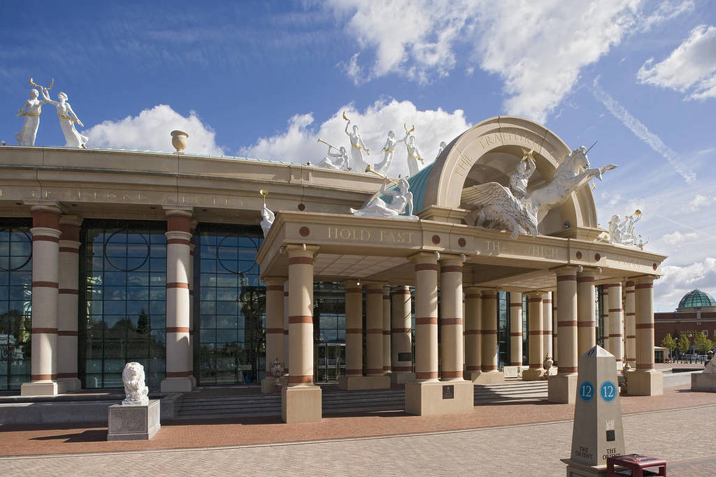 entrance to the great hall at the trafford centre
