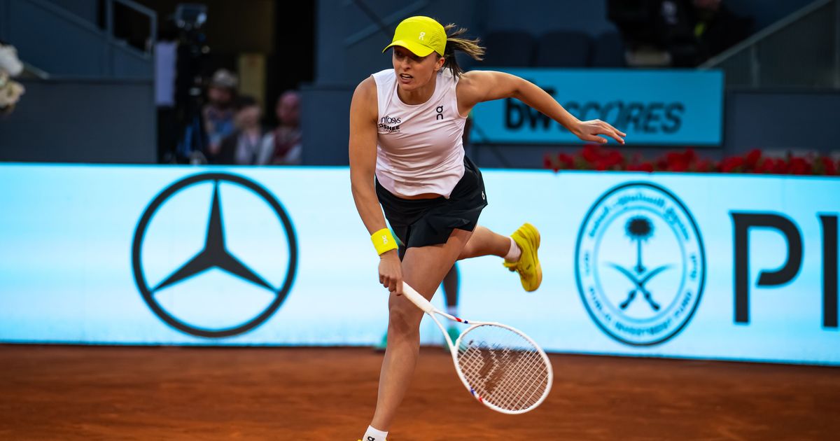 Swiatek fends off Noskova to win eighth straight Madrid match