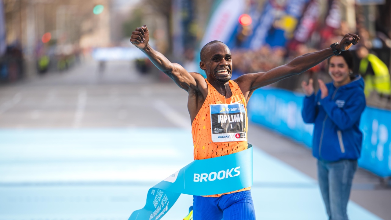 Jacob Kiplimo new world record Barcelona Half Marathon 2025 credit: eDreams Mitja Marató de Barcelona by Brooks