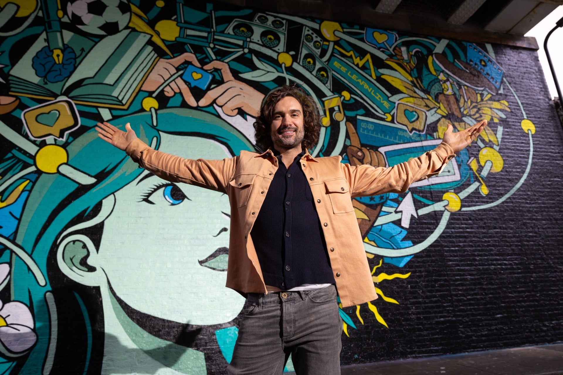 Joe Wicks, pictured at EE Learn Live 2025, says he recognised a significant difference in energy levels between those who did exercise and those who didn’t during his recent your of UK workplaces