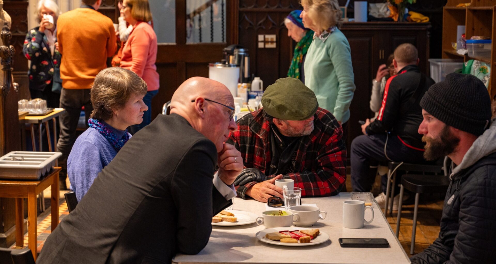 First Minister pays a visit to a Warm Welcome Space