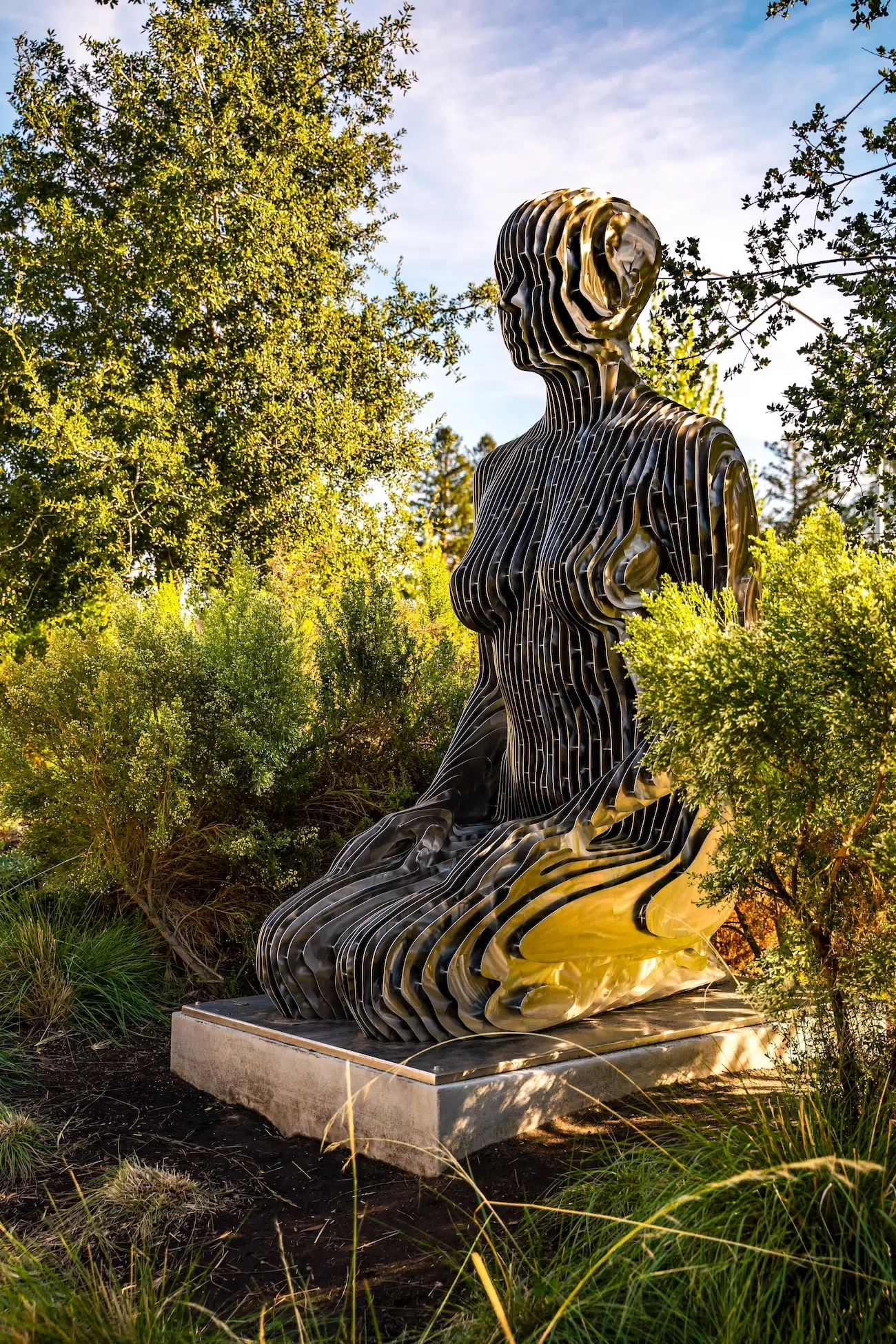 Sculptures by Julian Voss-Andreae are currently being showcased at Hohmann Fine Art in California.