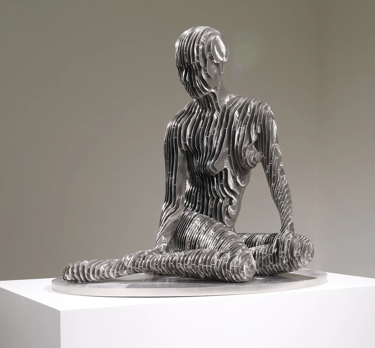 Sculptures by Julian Voss-Andreae are currently being showcased at Hohmann Fine Art in California.