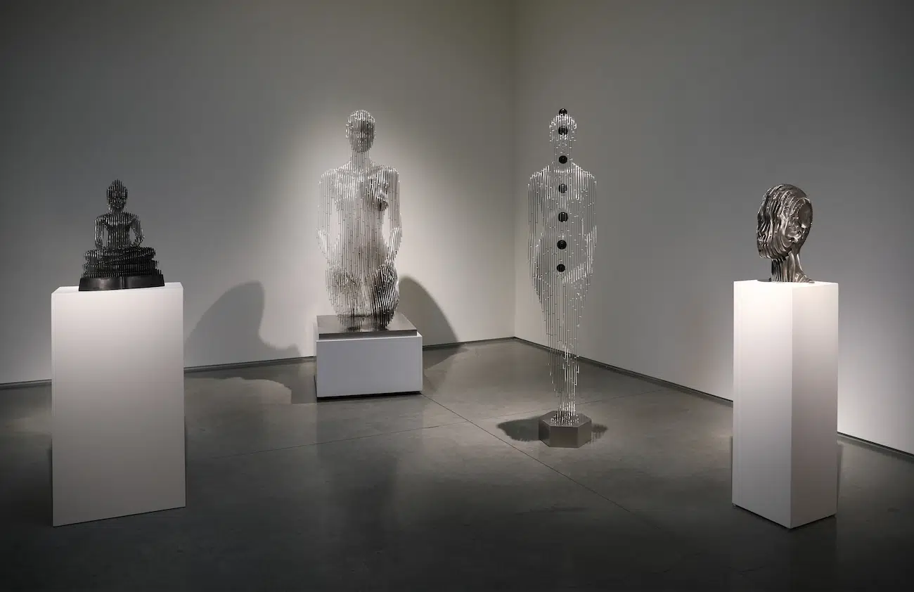 Sculptures by Julian Voss-Andreae are currently being showcased at Hohmann Fine Art in California.