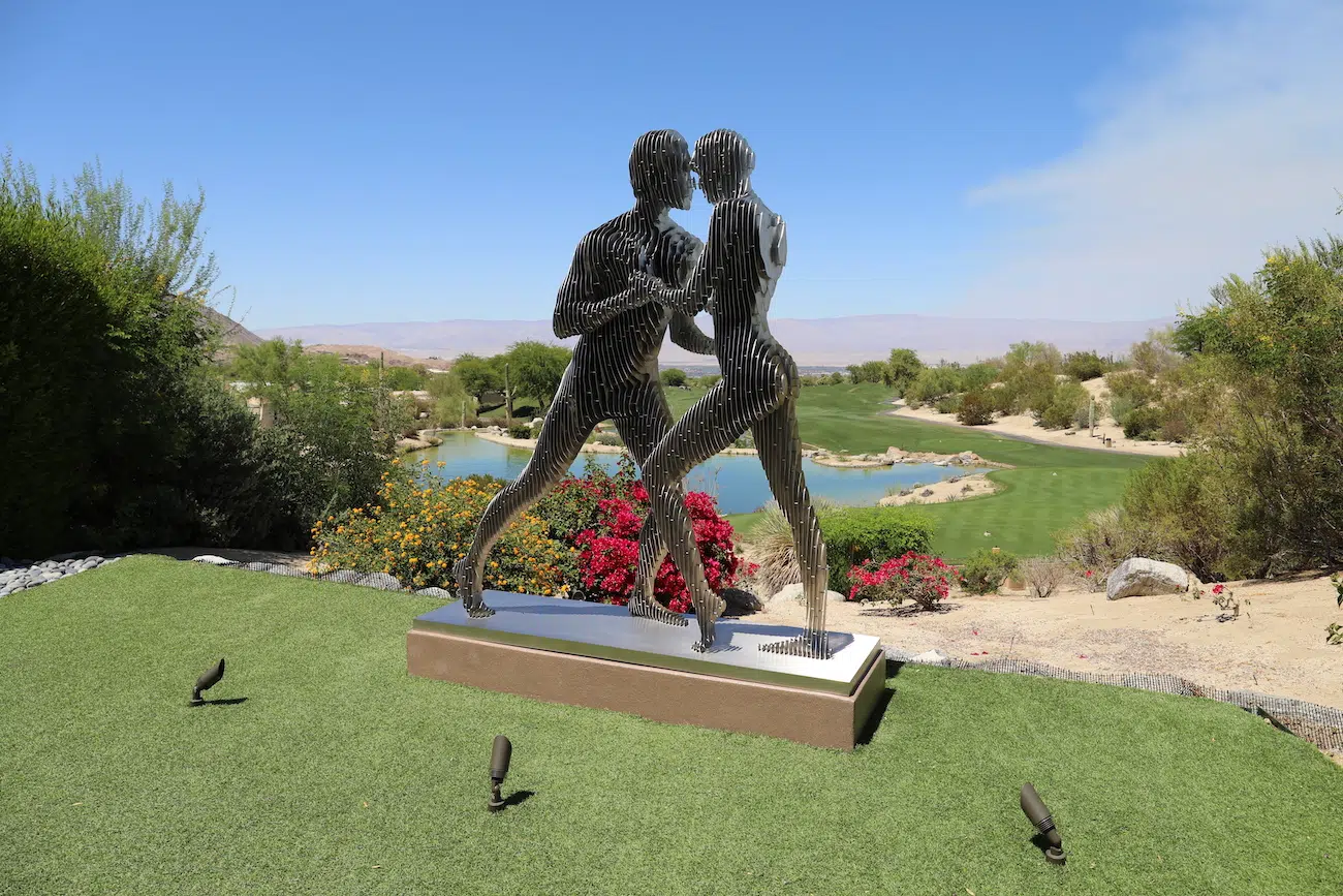 Sculptures by Julian Voss-Andreae are currently being showcased at Hohmann Fine Art in California.