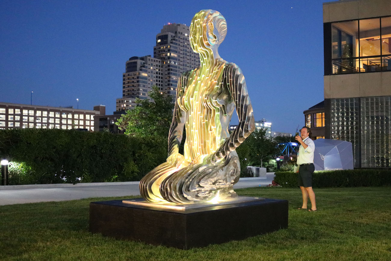 Sculptures by Julian Voss-Andreae are currently being showcased at Hohmann Fine Art in California.