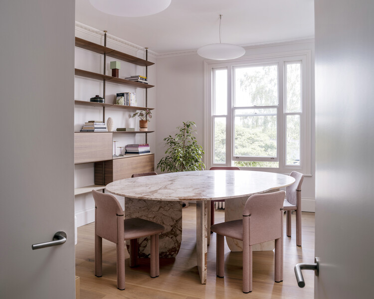 Broomhill Road House / Urban Projects Bureau - Interior Photography, Wood, Table, Chair