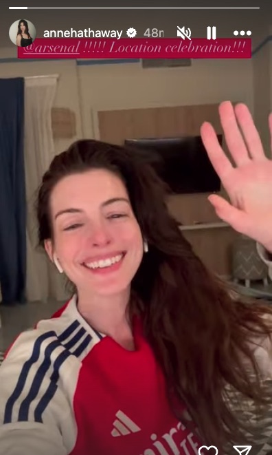 Some Gooners couldn't help but notice a minor error Hathaway made during her rendition of the club's anthem