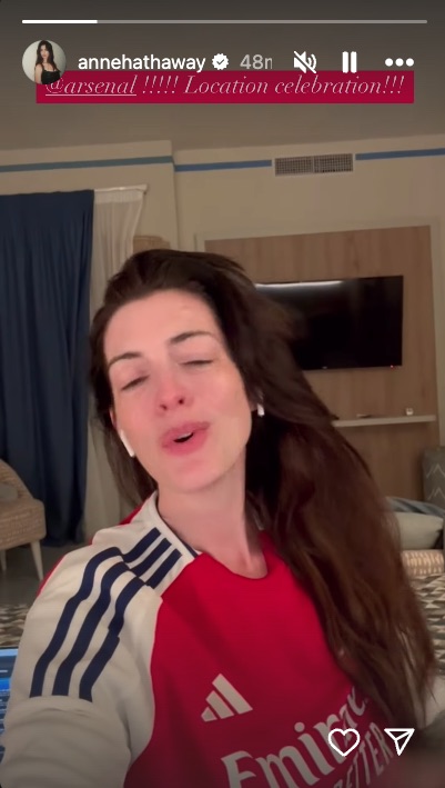 A-list actress Hathaway belted out 'The Angel' following Arsenal's win over Real Madrid