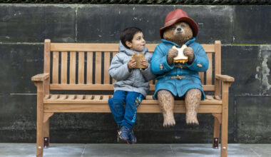There is life among the city's statues