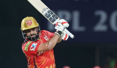Ponting's 'beauty' shines again but rain ruins the day