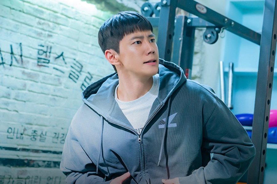 Lee Jun Young Lives And Breathes Fitness As A Passionate Gym Owner In “Pump Up The Healthy Love”